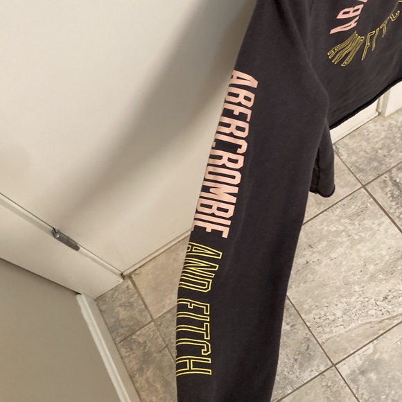 Abercrombie and Fitch sweater (M, grey with pink and yellow logo details, used) - Picture 3 of 3